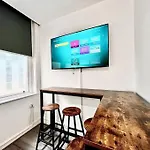 Modern Central 5 Bed Apartment