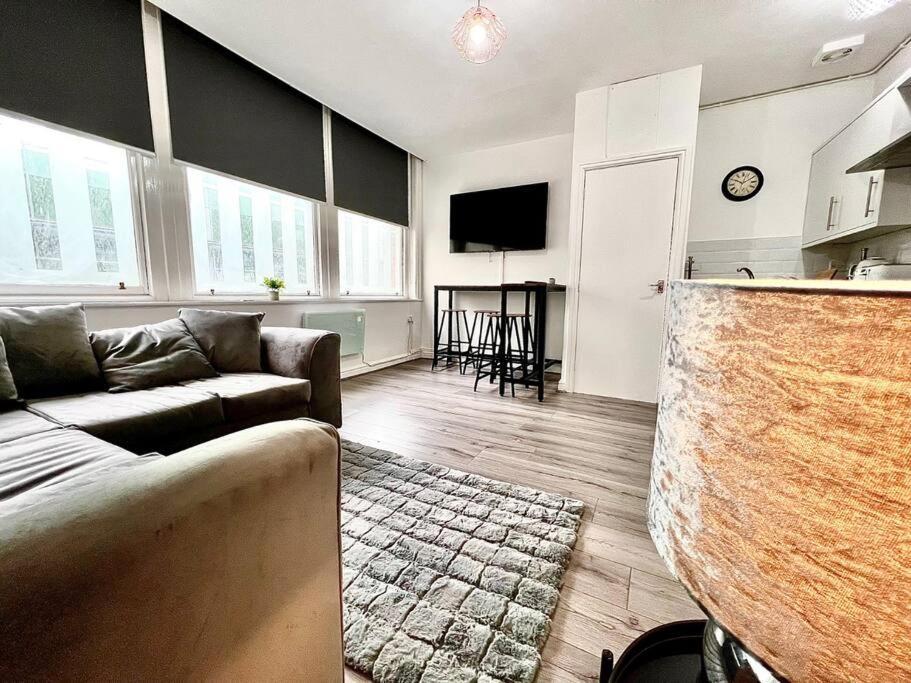 Modern Central 5 Bed