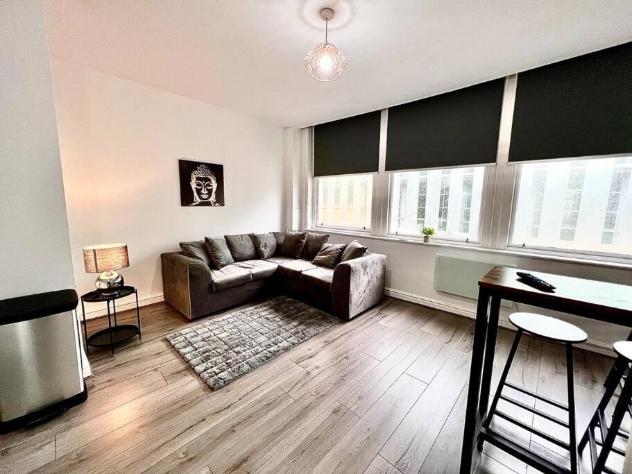 Modern Central 5 Bed Apartment Liverpool